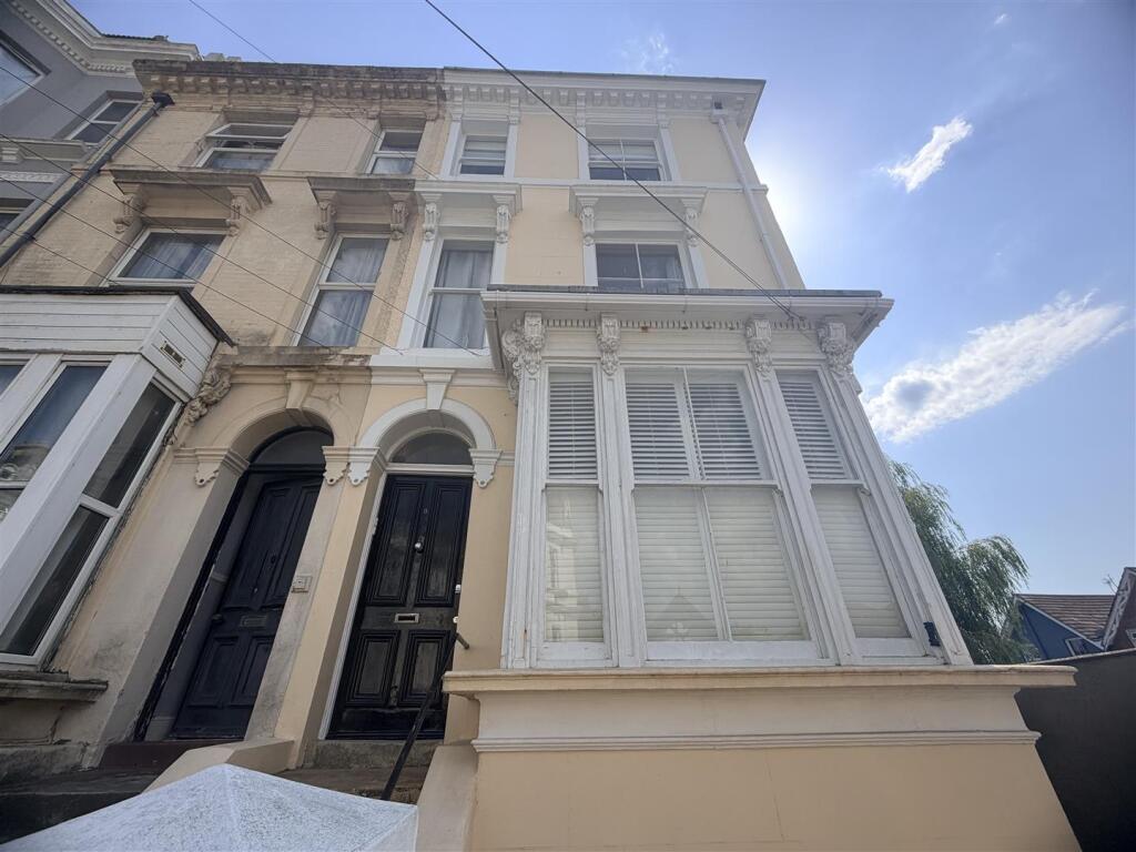 1 bed House (unspecified) for rent in Hastings. From Abbott & Abbott - Bexhill on Sea