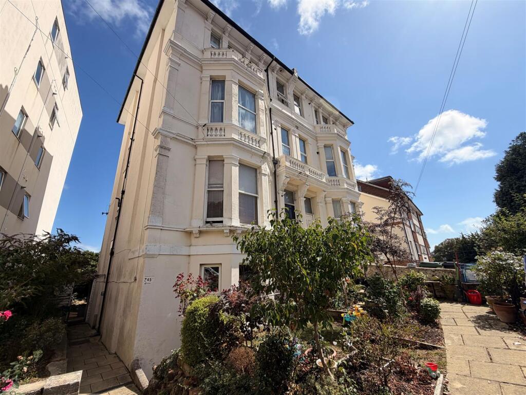 2 bed 1st Floor Flat for rent in Hastings. From Abbott & Abbott - Bexhill on Sea