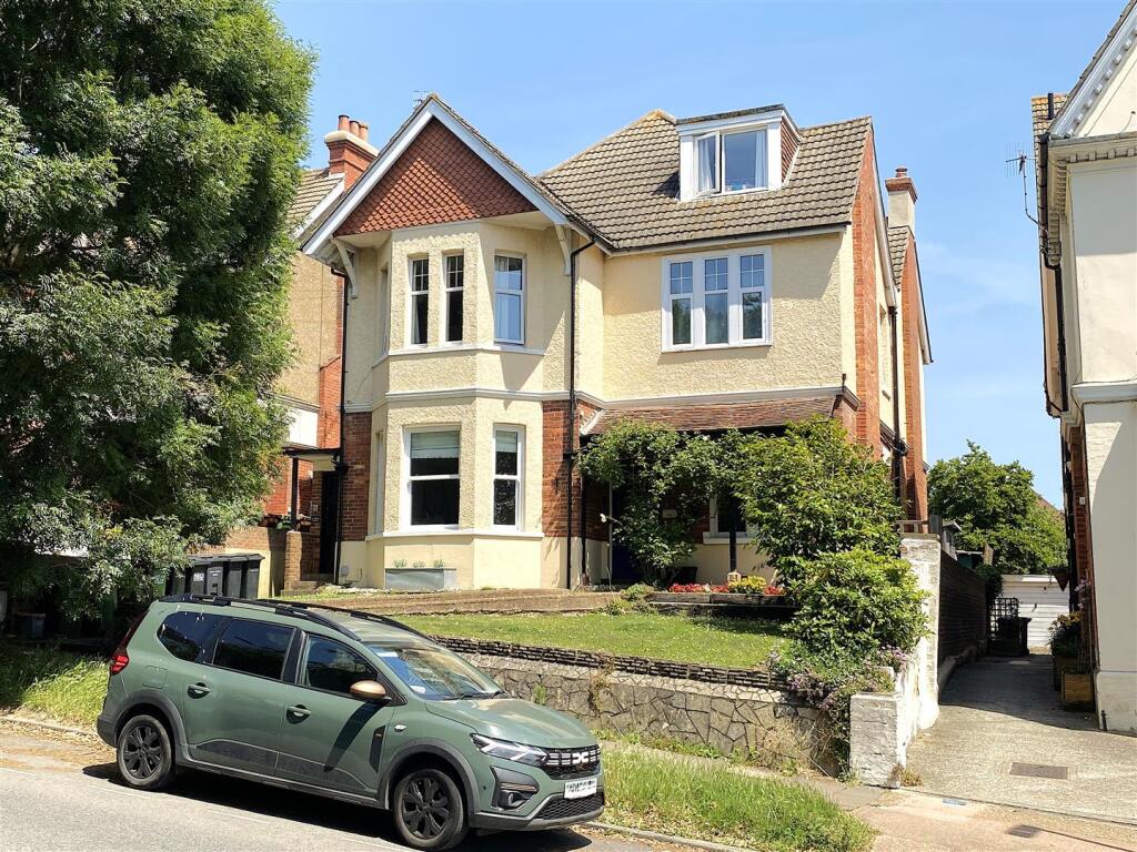 2 bed 1st Floor Flat for rent in Bexhill. From Abbott & Abbott - Bexhill on Sea