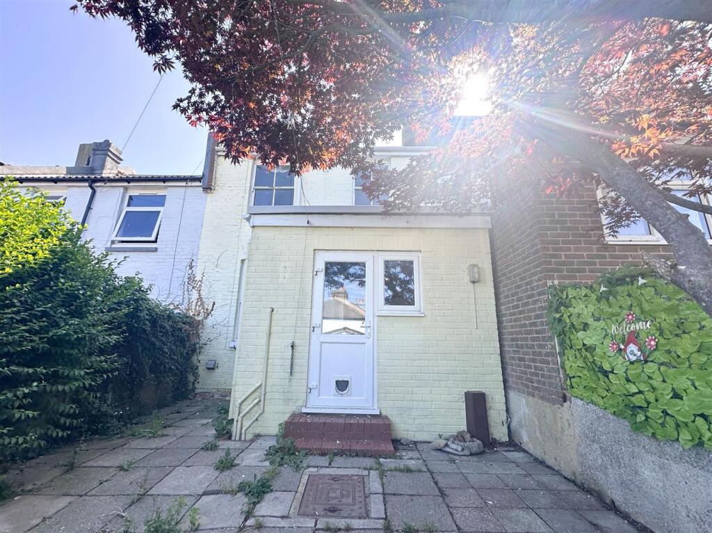 3 bed Mid Terraced House for rent in Hastings. From Abbott & Abbott - Bexhill on Sea 3 bed Mid Terraced House for rent in Hastings. From Abbott & Abbott - Bexhill on Sea