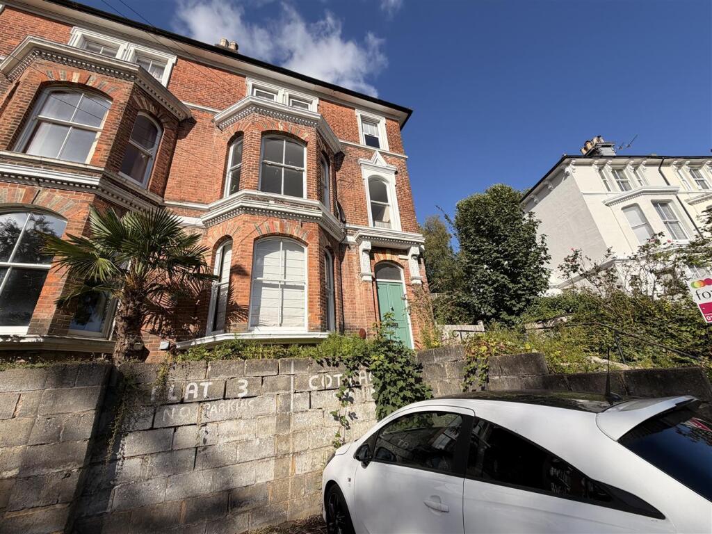 2 bed 1st Floor Flat for rent in Hastings. From Abbott & Abbott - Bexhill on Sea 2 bed 1st Floor Flat for rent in Hastings. From Abbott & Abbott - Bexhill on Sea