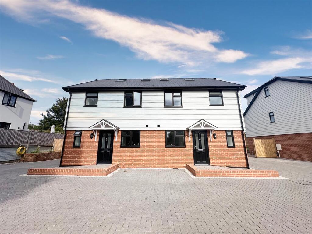 4 bed Semi Detached for rent in Lunsford's Cross. From Abbott & Abbott - Bexhill on Sea 4 bed Semi Detached for rent in Lunsford's Cross. From Abbott & Abbott - Bexhill on Sea