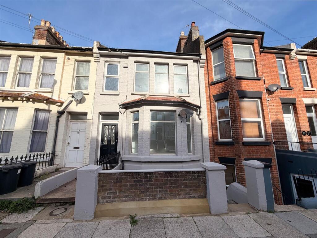 4 bed Mid Terraced House for rent in Hastings. From Abbott & Abbott - Bexhill on Sea 4 bed Mid Terraced House for rent in Hastings. From Abbott & Abbott - Bexhill on Sea