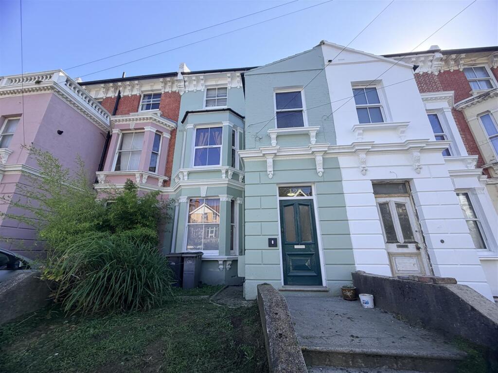 1 bed 1st Floor Flat for rent in Hastings. From Abbott & Abbott - Bexhill on Sea 1 bed 1st Floor Flat for rent in Hastings. From Abbott & Abbott - Bexhill on Sea