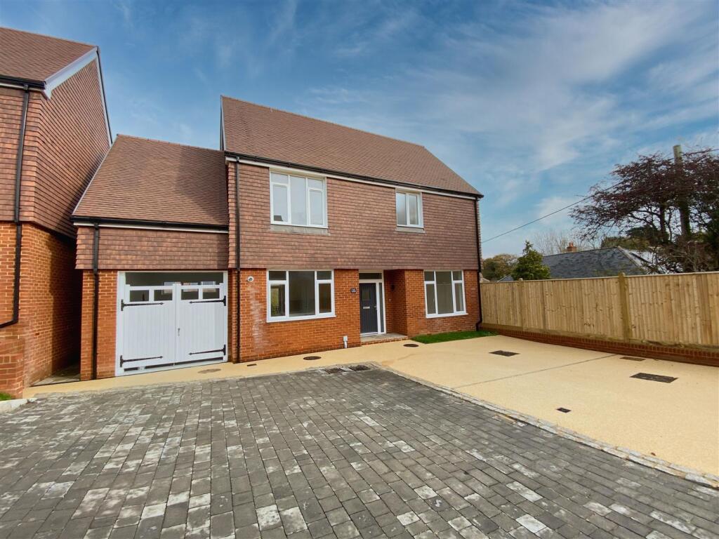3 bed Detached for rent in Fairlight Cove. From Abbott & Abbott - Bexhill on Sea 3 bed Detached for rent in Fairlight Cove. From Abbott & Abbott - Bexhill on Sea