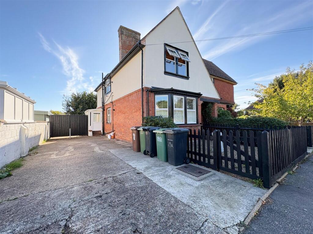 2 bed House (unspecified) for rent in Lunsford's Cross. From Abbott & Abbott - Bexhill on Sea 2 bed House (unspecified) for rent in Lunsford's Cross. From Abbott & Abbott - Bexhill on Sea