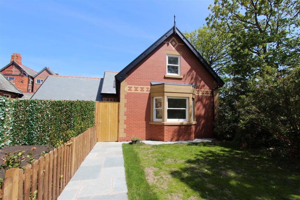 4 bed Detached bungalow for rent in Lytham St Anne's. From County Estate Agents Ltd - Lytham Saint Annes 4 bed Detached bungalow for rent in Lytham St Anne's. From County Estate Agents Ltd - Lytham Saint Annes