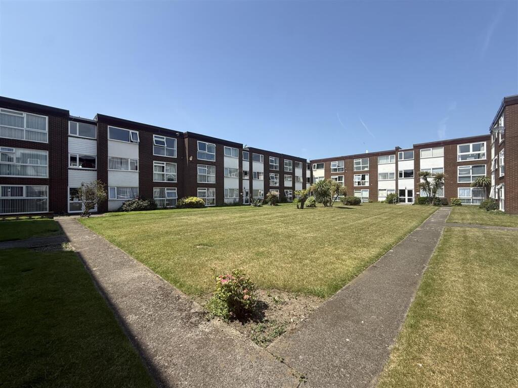 2 bed Apartment for rent in Lytham St Anne's. From County Estate Agents Ltd - Lytham Saint Annes