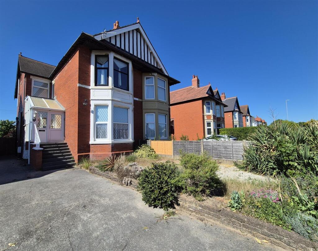 2 bed 1st Floor Flat for rent in Lytham St Anne's. From County Estate Agents Ltd - Lytham Saint Annes