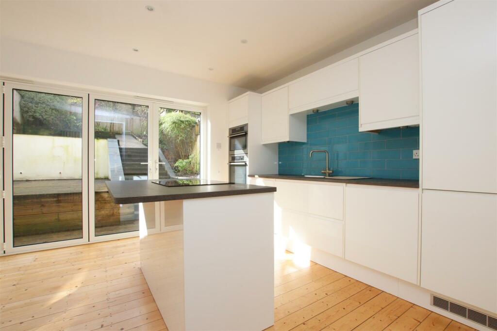 3 bed Detached House for rent in Bath. From Aspire to Move