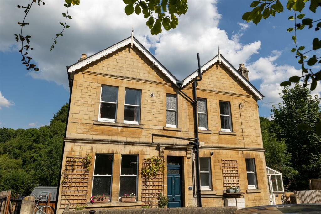 3 bed Apartment for rent in Bath. From Aspire to Move
