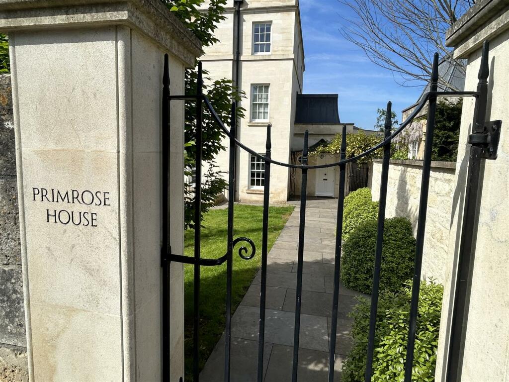 6 bed Detached House for rent in Bath. From Aspire to Move