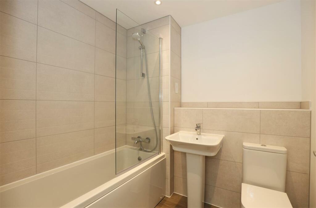 2 bed Apartment for rent in Bath. From Aspire to Move