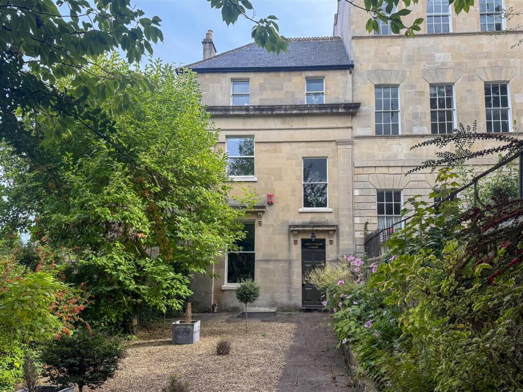 3 bed Apartment for rent in Bath. From Aspire to Move