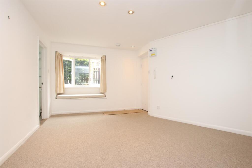 1 bed 1st Floor Flat for rent in Bath. From Aspire to Move