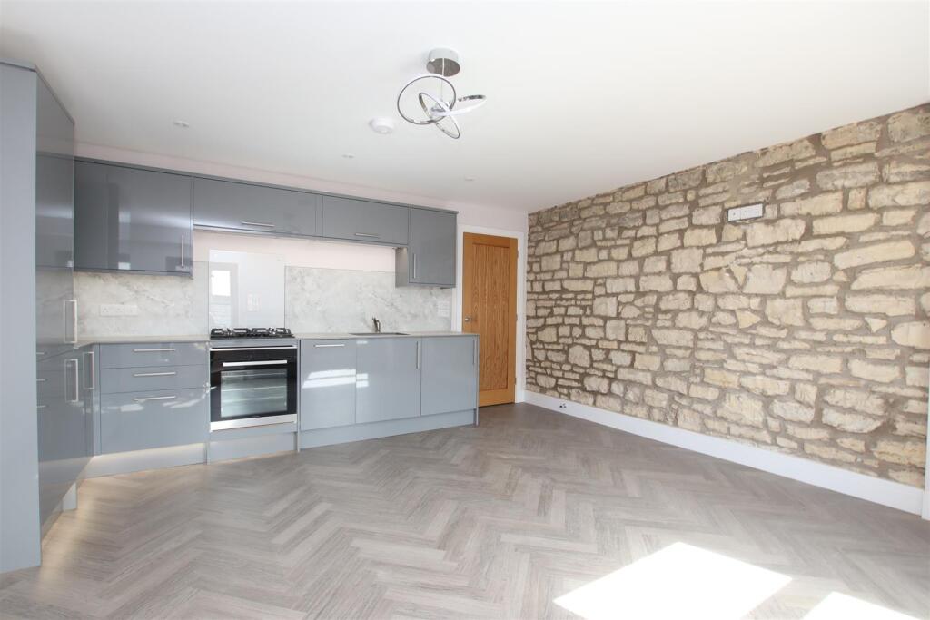 2 bed 1st Floor Flat for rent in Bath. From Aspire to Move