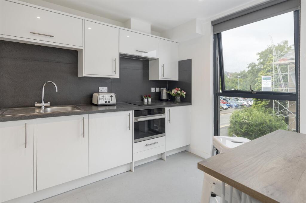 2 bed 1st Floor Flat for rent in Bath. From Aspire to Move