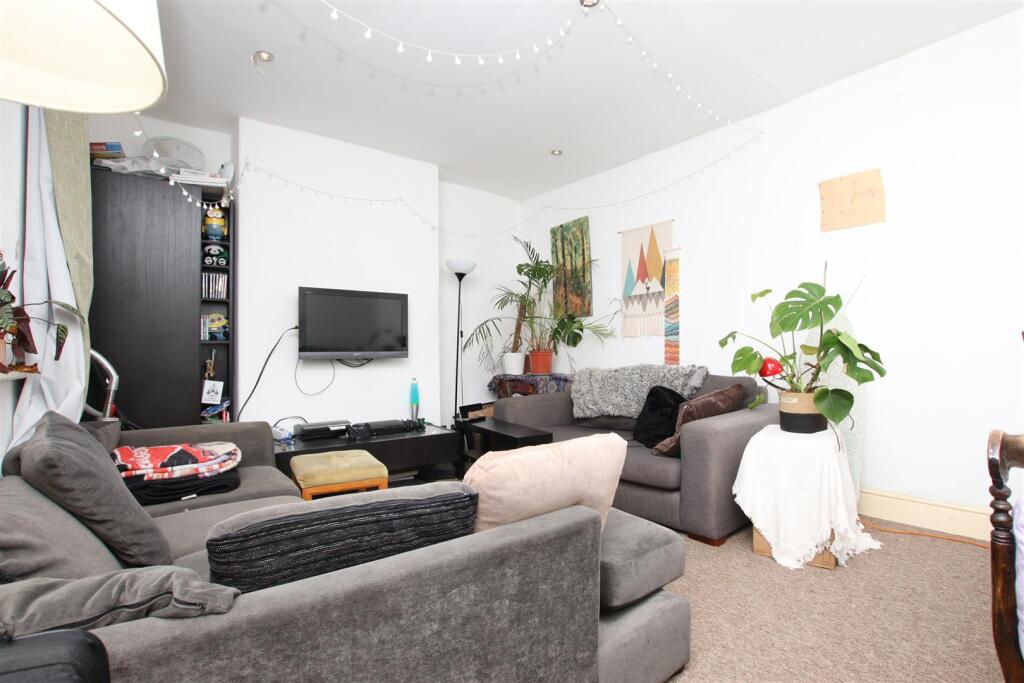 4 bed 1st Floor Flat for rent in Bristol. From Aspire to Move