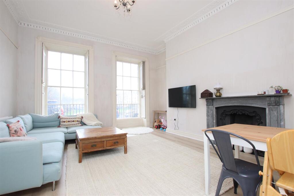 2 bed 1st Floor Flat for rent in Bath. From Aspire to Move