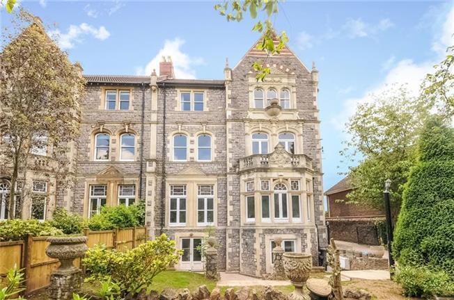 2 bed 1st Floor Flat for rent in Leigh Woods. From Aspire to Move