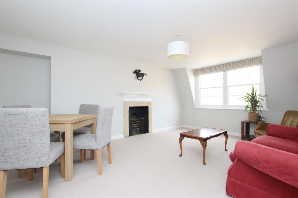 2 bed 1st Floor Flat for rent in Upper Swainswick. From Aspire to Move