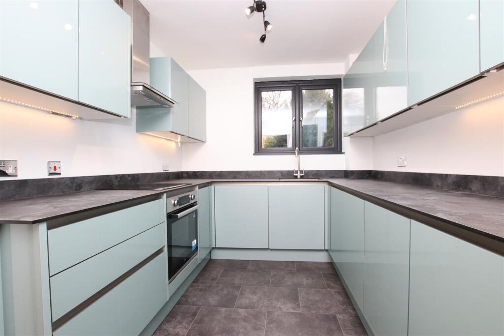 2 bed 1st Floor Flat for rent in Bath. From Aspire to Move