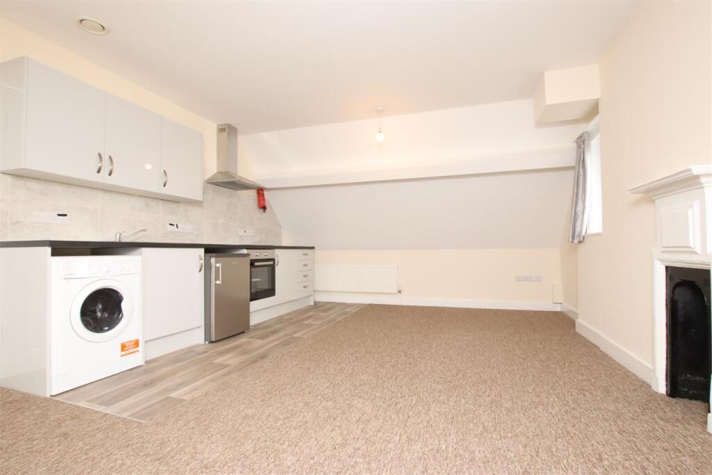 2 bed 1st Floor Flat for rent in Bath. From Aspire to Move