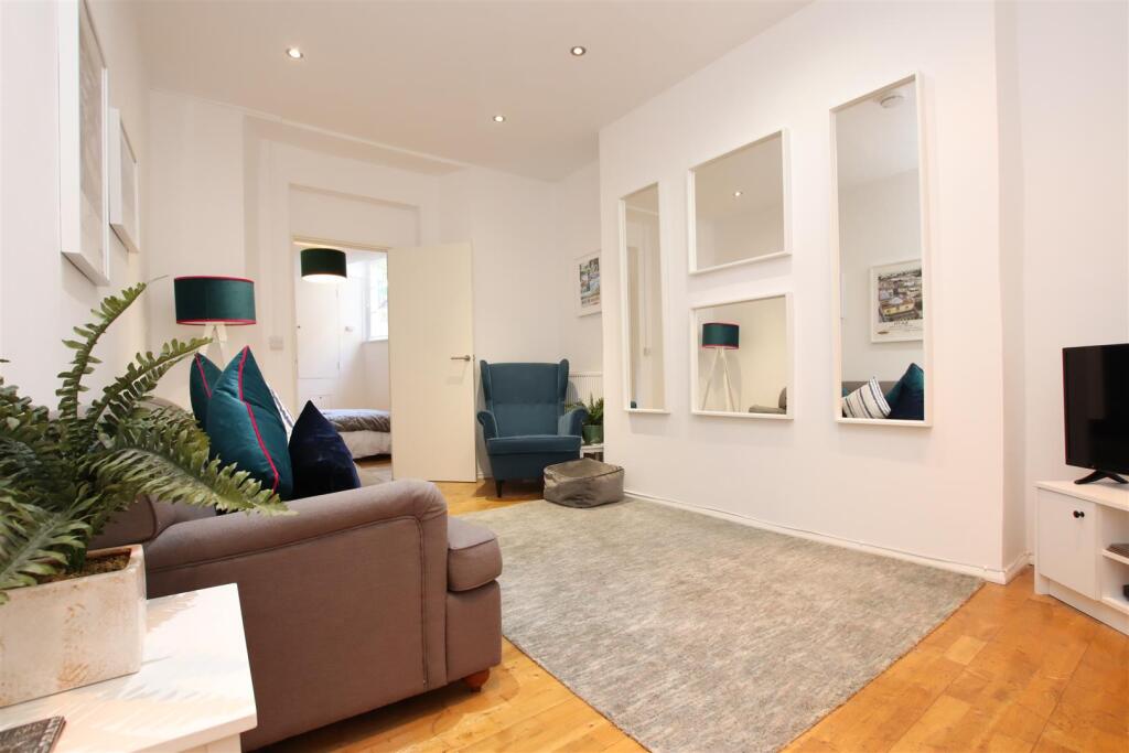 2 bed 1st Floor Flat for rent in Upper Swainswick. From Aspire to Move