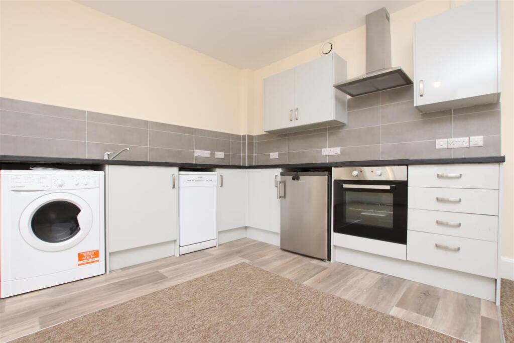 2 bed 1st Floor Flat for rent in Kelston. From Aspire to Move
