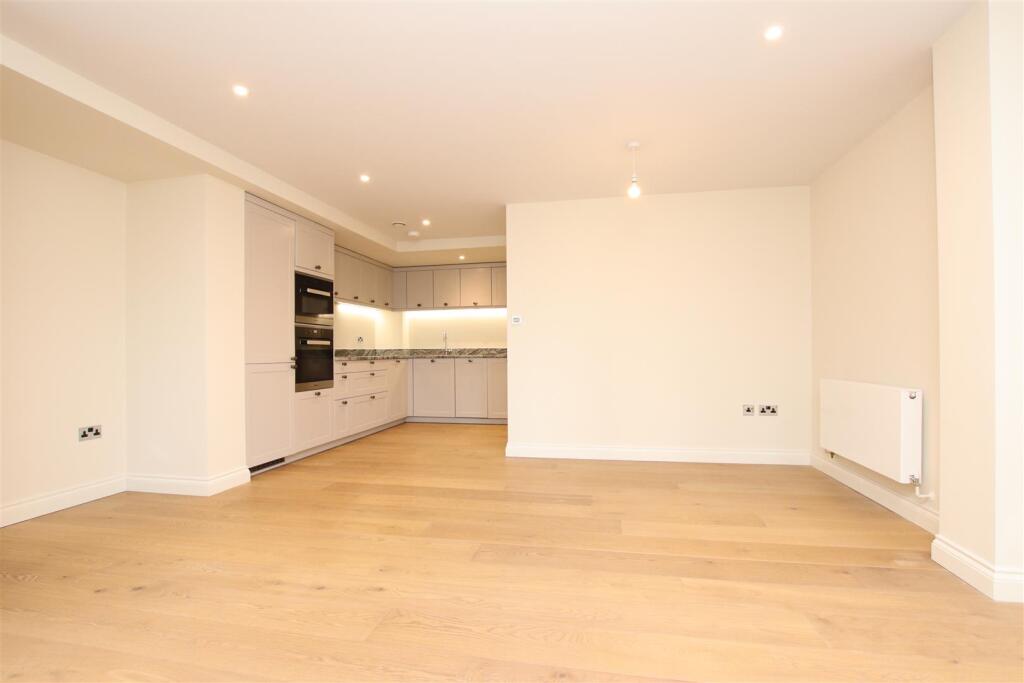 1 bed 1st Floor Flat for rent in Upper Swainswick. From Aspire to Move