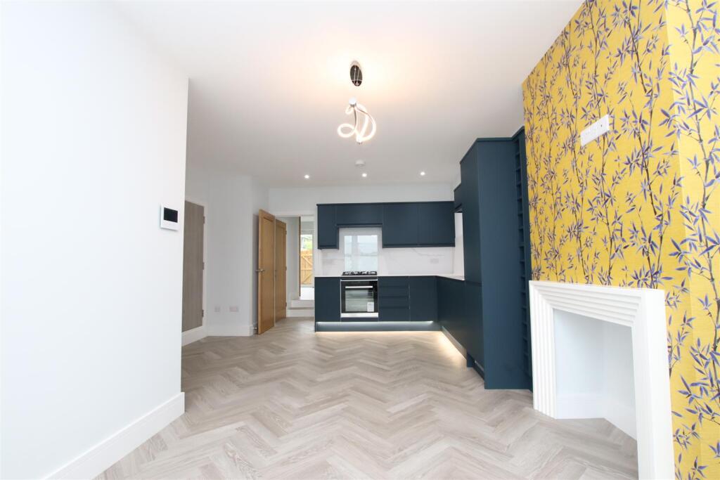 2 bed 1st Floor Flat for rent in Timsbury. From Aspire to Move