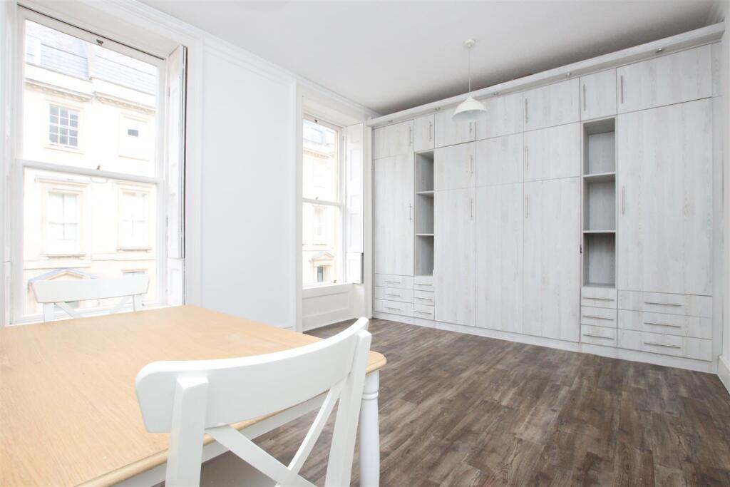 4 bed 1st Floor Flat for rent in Bath. From Aspire to Move