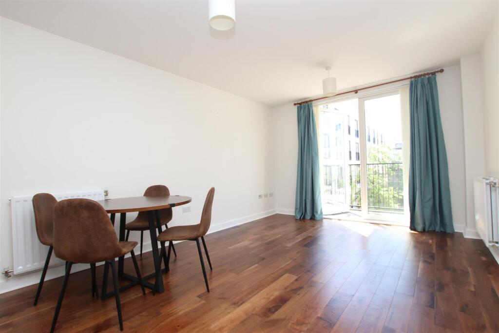 2 bed 1st Floor Flat for rent in Bath. From Aspire to Move