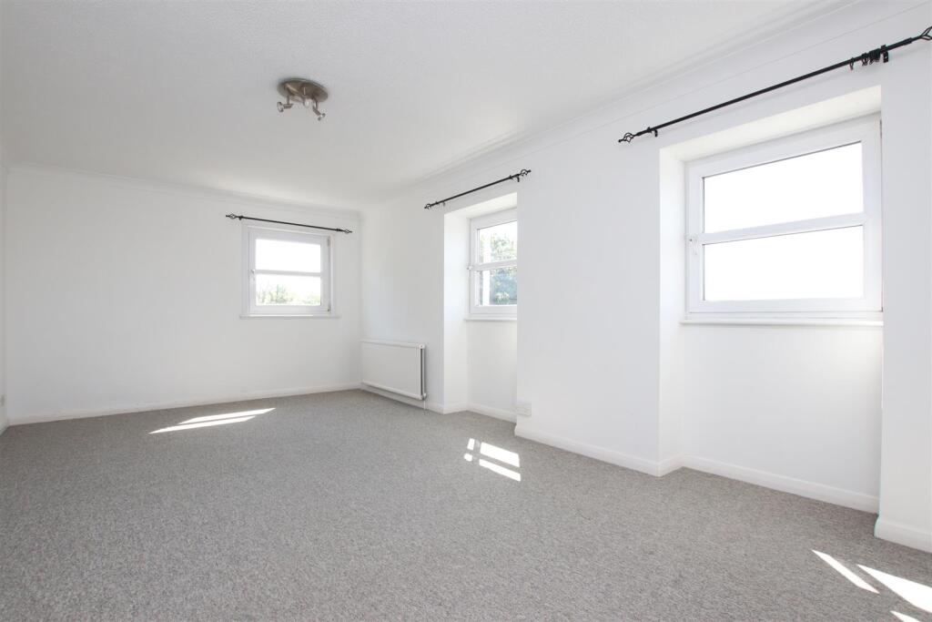 3 bed 1st Floor Flat for rent in Upper Swainswick. From Aspire to Move