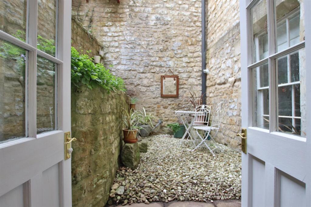 2 bed 1st Floor Flat for rent in Upper Swainswick. From Aspire to Move 2 bed 1st Floor Flat for rent in Upper Swainswick. From Aspire to Move