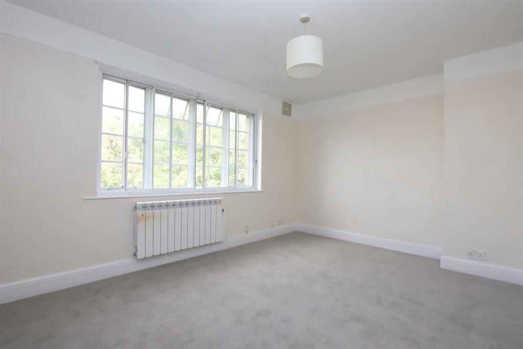 4 bed 1st Floor Flat for rent in Bath. From Aspire to Move