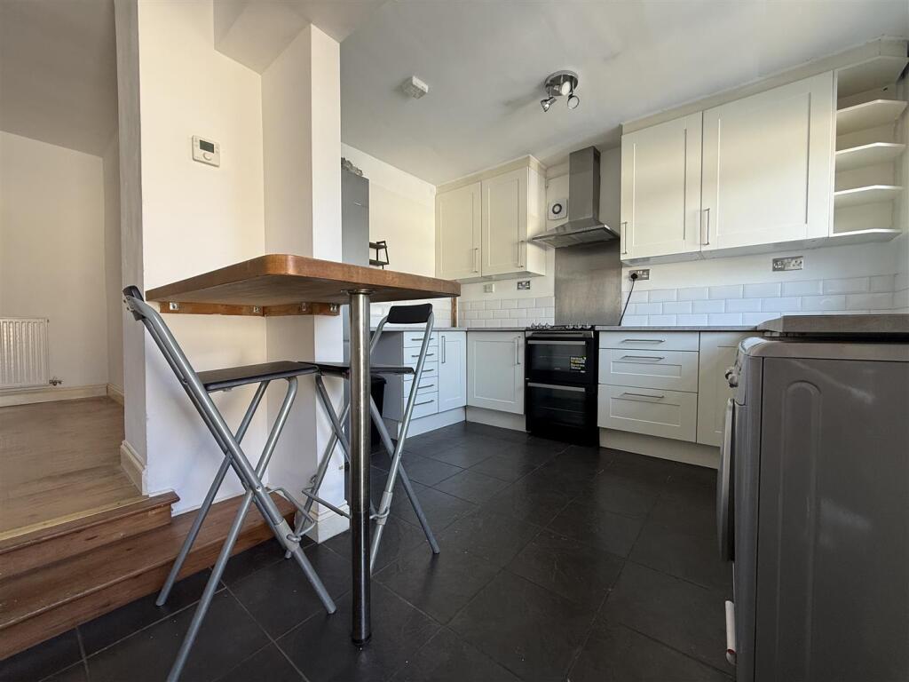 2 bed 1st Floor Flat for rent in Upper Swainswick. From Aspire to Move 2 bed 1st Floor Flat for rent in Upper Swainswick. From Aspire to Move