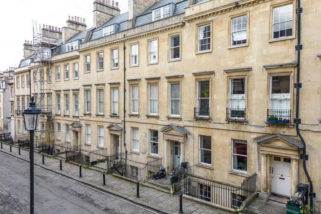 2 bed Apartment for rent in Bath. From Aspire to Move