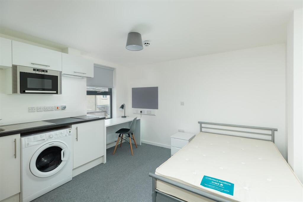 4 bed 1st Floor Flat for rent in Southstoke. From Aspire to Move 4 bed 1st Floor Flat for rent in Southstoke. From Aspire to Move