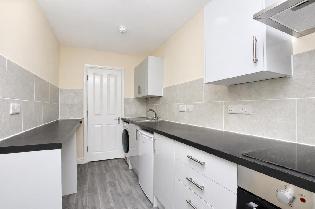 4 bed 1st Floor Flat for rent in Bath. From Aspire to Move