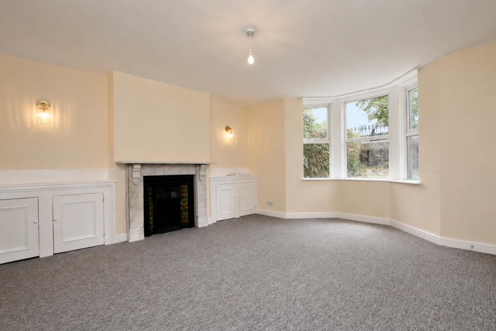 4 bed 1st Floor Flat for rent in Bath. From Aspire to Move