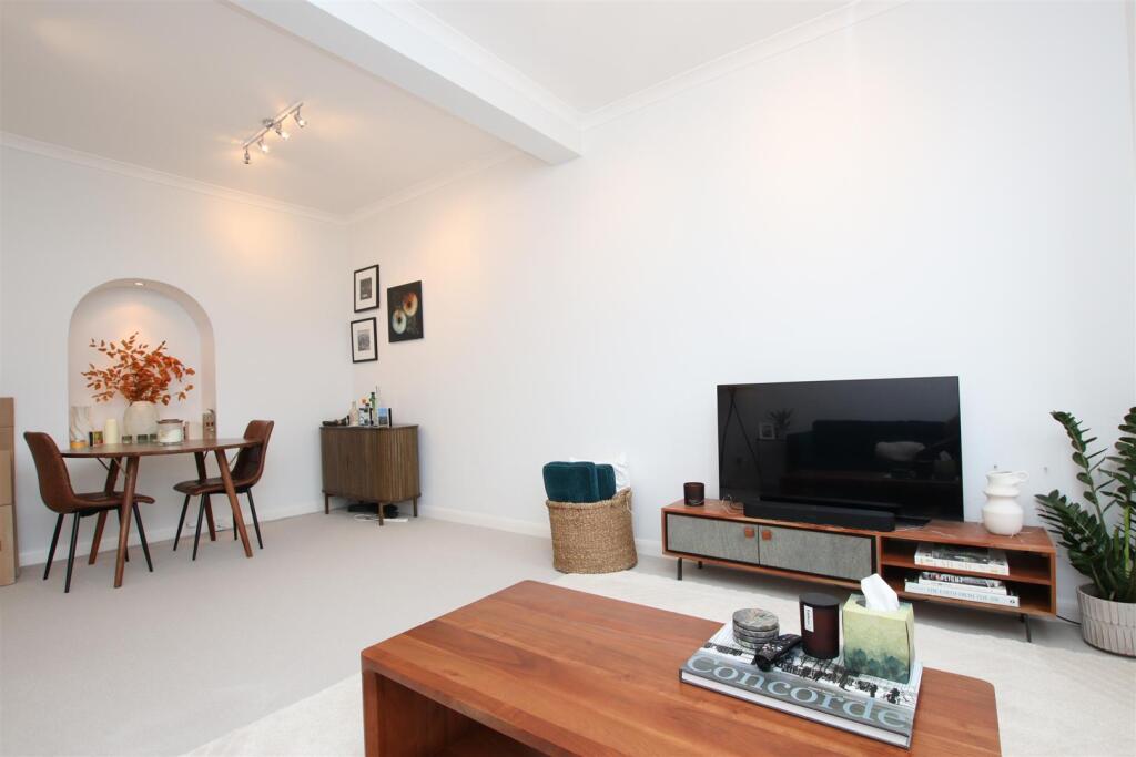 2 bed 1st Floor Flat for rent in Upper Swainswick. From Aspire to Move 2 bed 1st Floor Flat for rent in Upper Swainswick. From Aspire to Move