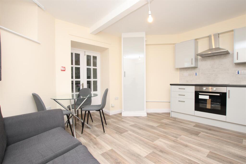 3 bed 1st Floor Flat for rent in Bath. From Aspire to Move 3 bed 1st Floor Flat for rent in Bath. From Aspire to Move