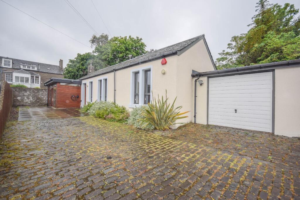 3 bed Bungalow for rent in Broughty Ferry. From Wardhaugh Property - Arbroath