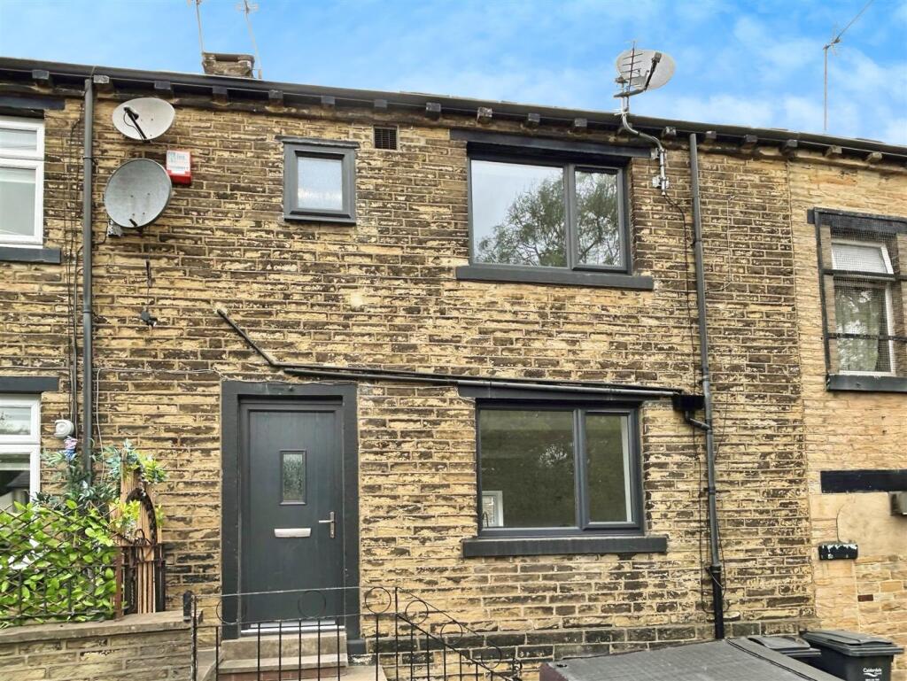 2 bed Mid Terraced House for rent in Halifax. From Hamilton Bower - Northowram