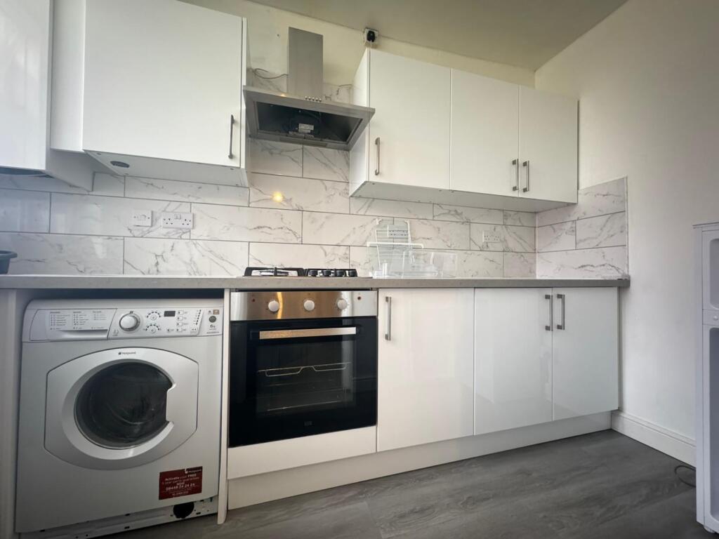 1 bed 1st Floor Flat for rent in Sheffield. From EweMove - Covering Yorkshire