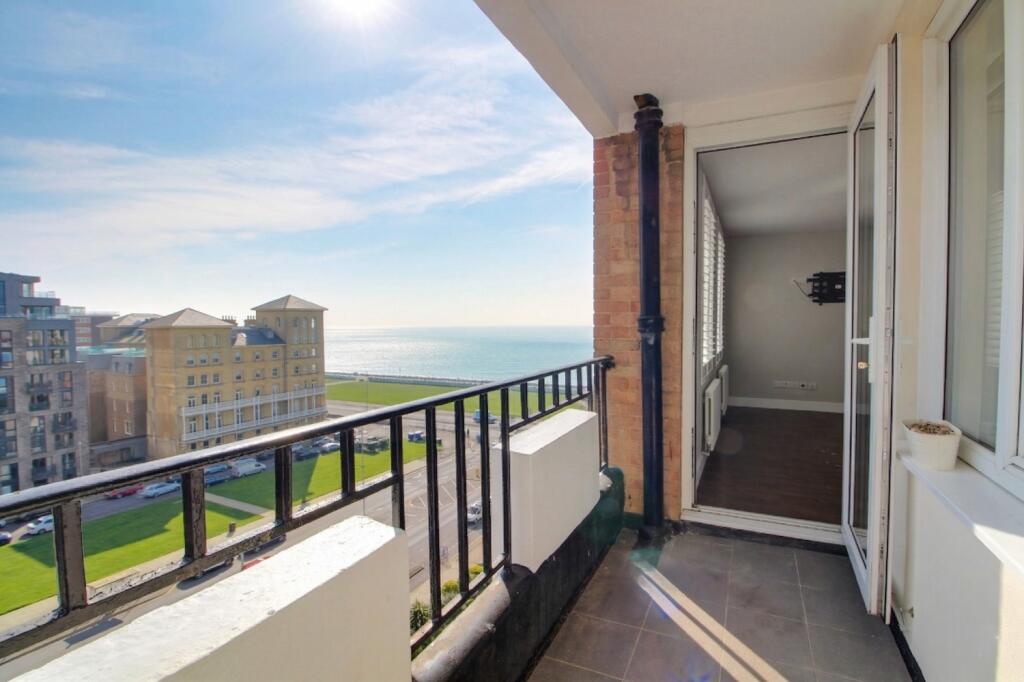 3 bed 1st Floor Flat for rent in Brighton and Hove. From EweMove - Covering Yorkshire 3 bed 1st Floor Flat for rent in Brighton and Hove. From EweMove - Covering Yorkshire