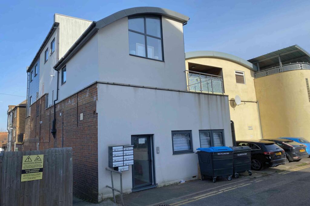 1 bed House (unspecified) for rent in Pachesham Park. From EweMove - Covering Yorkshire