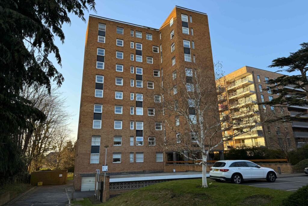 2 bed 1st Floor Flat for rent in Kingston upon Thames. From EweMove - Covering Yorkshire