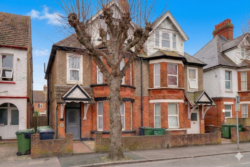 0 bed Studio for rent in Folkestone. From EweMove - Covering Yorkshire